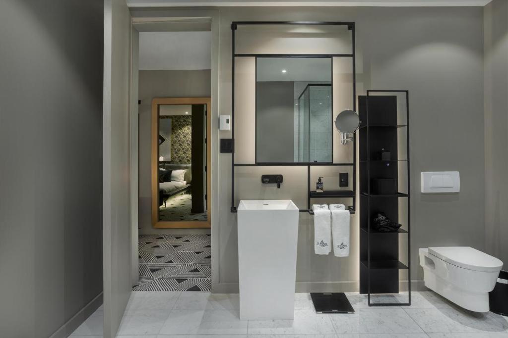 Hotel St.Thomas Монреал Екстериор снимка